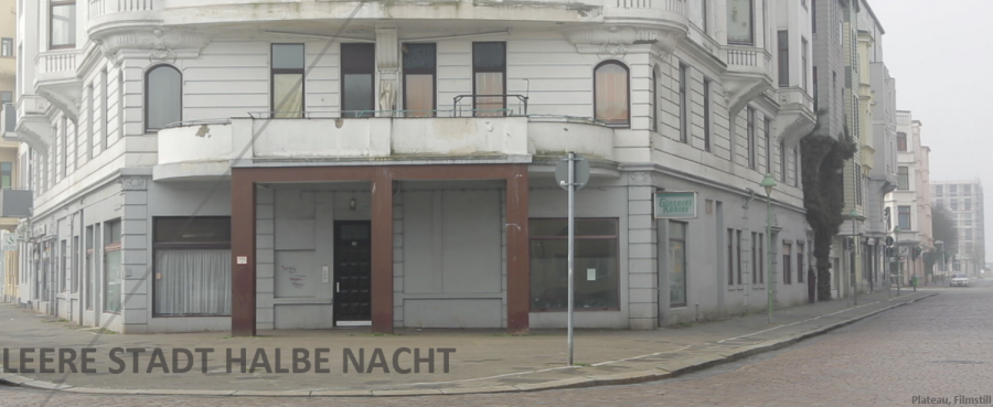 halbeeerestadthalbenacht-filmstill plateau